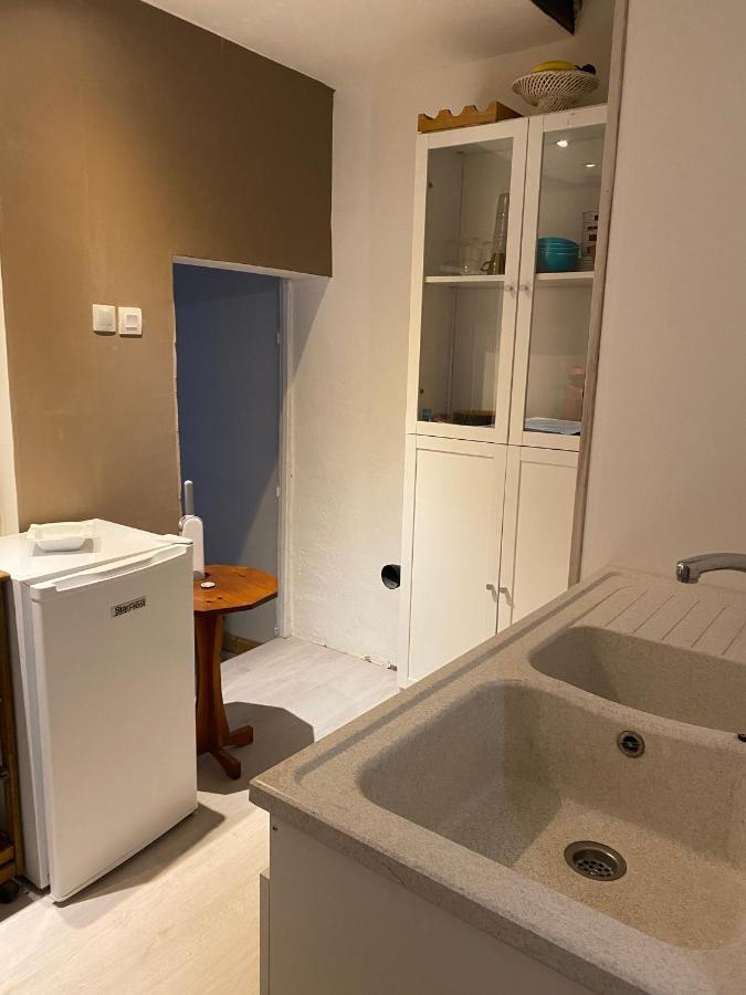 Adorable Gesthouse Avec Parking Gratuit Sur Place. Διαμέρισμα Le Chene Εξωτερικό φωτογραφία